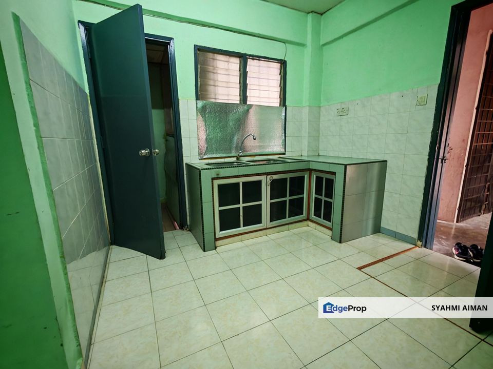 Seri Kembangan Selangor, Block D Floor 5 Pangsapuri Putra Permai 3 For Sale, Selangor, Seri Kembangan