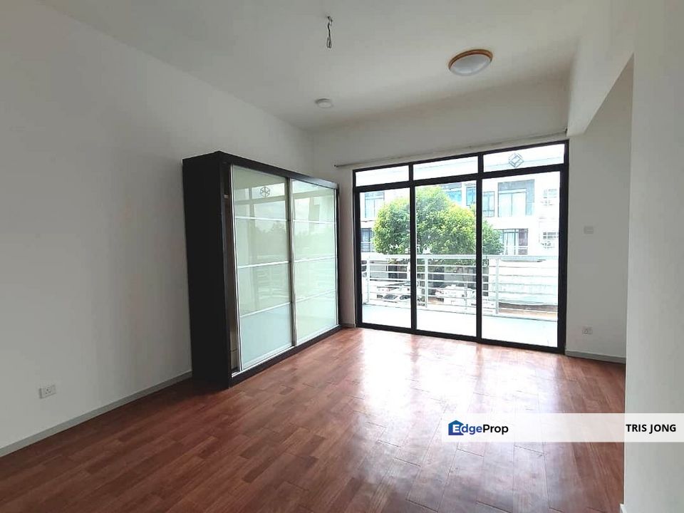 LakeClub Parkhome 2.5 Story For Sale @ Fully Renovated , Selangor, Rawang