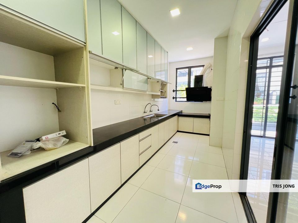 LakeClub Parkhome 2.5 Story For Sale @ Fully Renovated , Selangor, Rawang