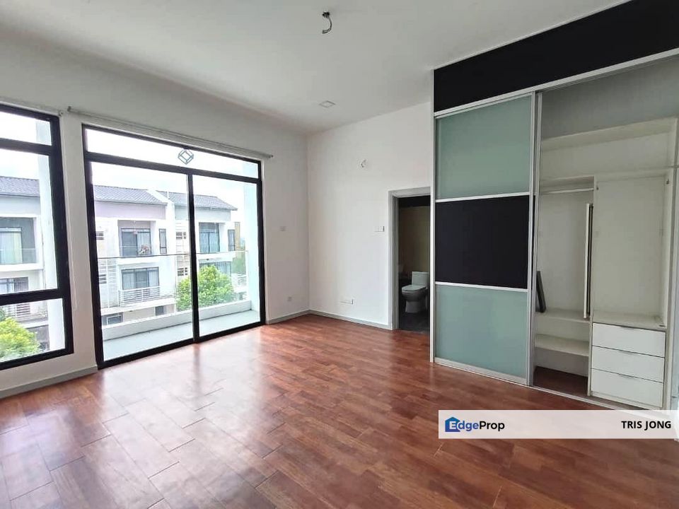 LakeClub Parkhome 2.5 Story For Sale @ Fully Renovated , Selangor, Rawang