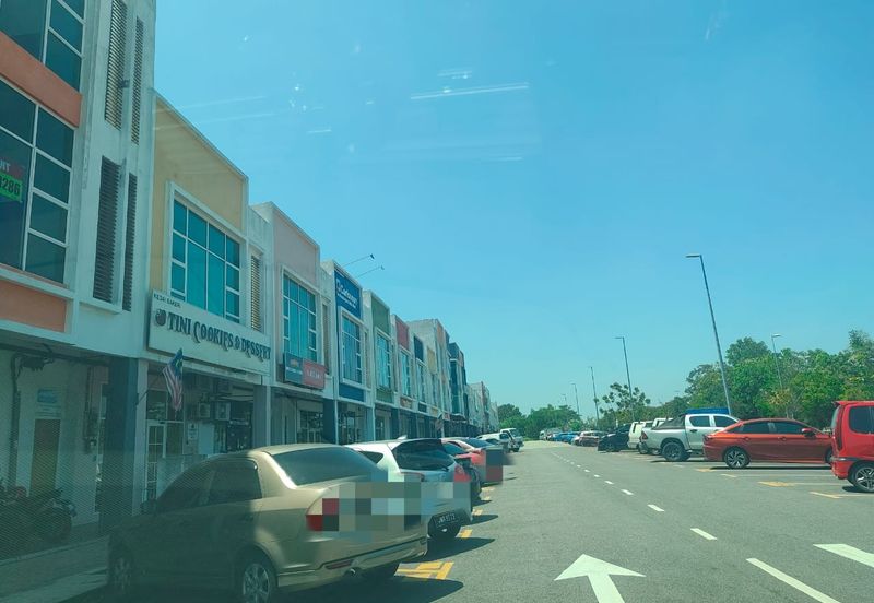 Melaka Gangsa Freehold Facing Main Road Lebuh SPA - Three Storey Shoplot For Sale