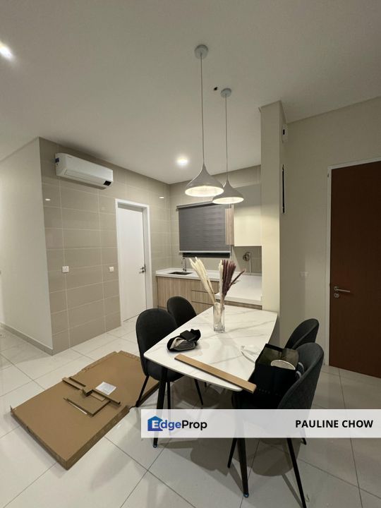 Tria 3 bedrooms low floor with balcony , Kuala Lumpur, Seputeh