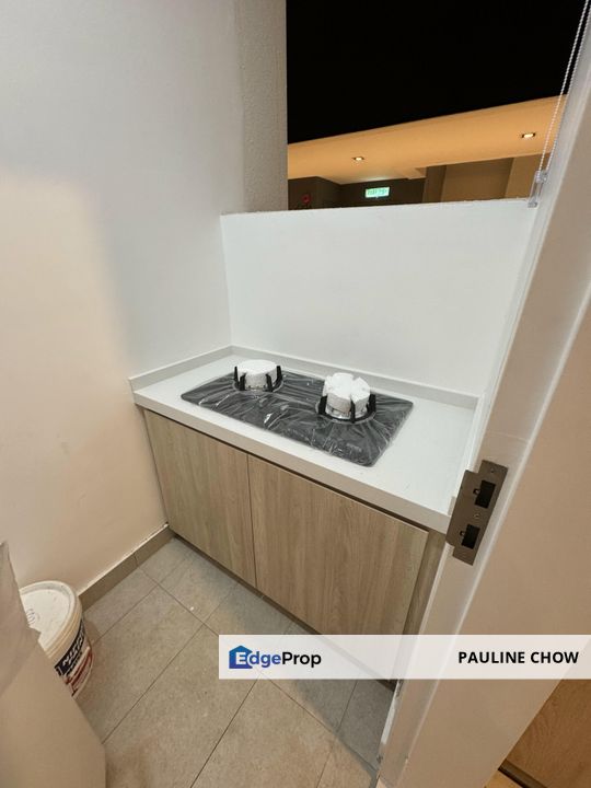 Tria 3 bedrooms low floor with balcony , Kuala Lumpur, Seputeh