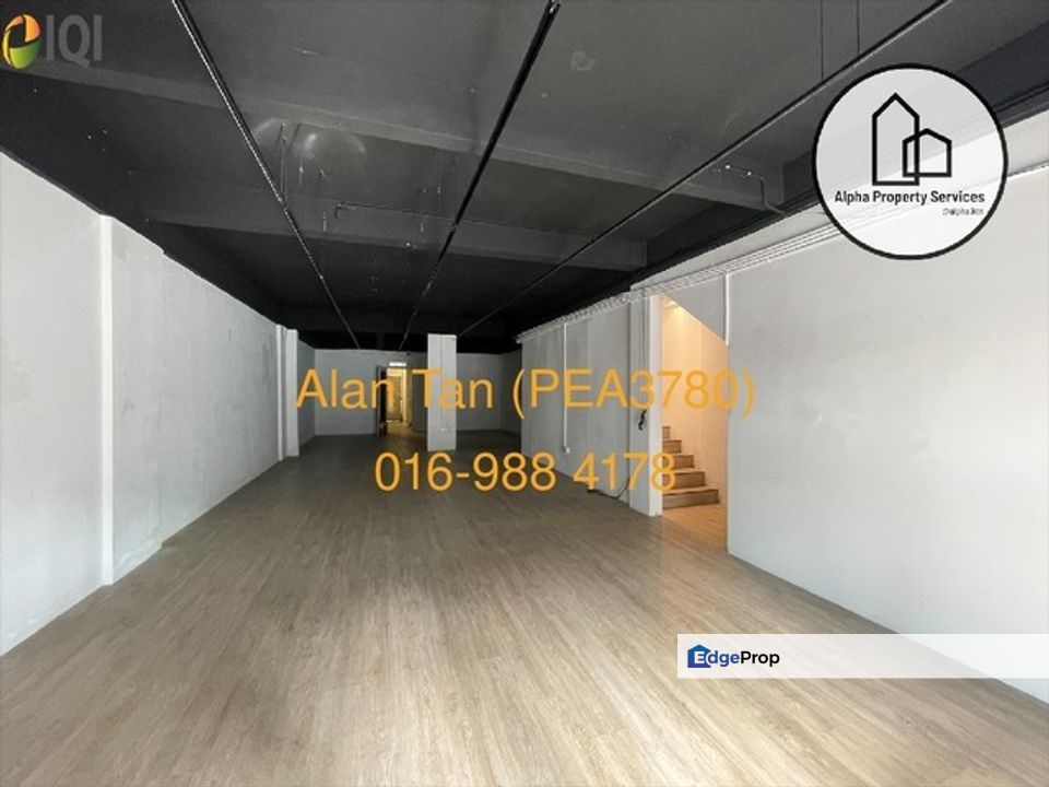 Jalan Tun Ismail, Kuantan (near Maybank/ Watson/ Hong Leong Bank), Pahang, Kuantan