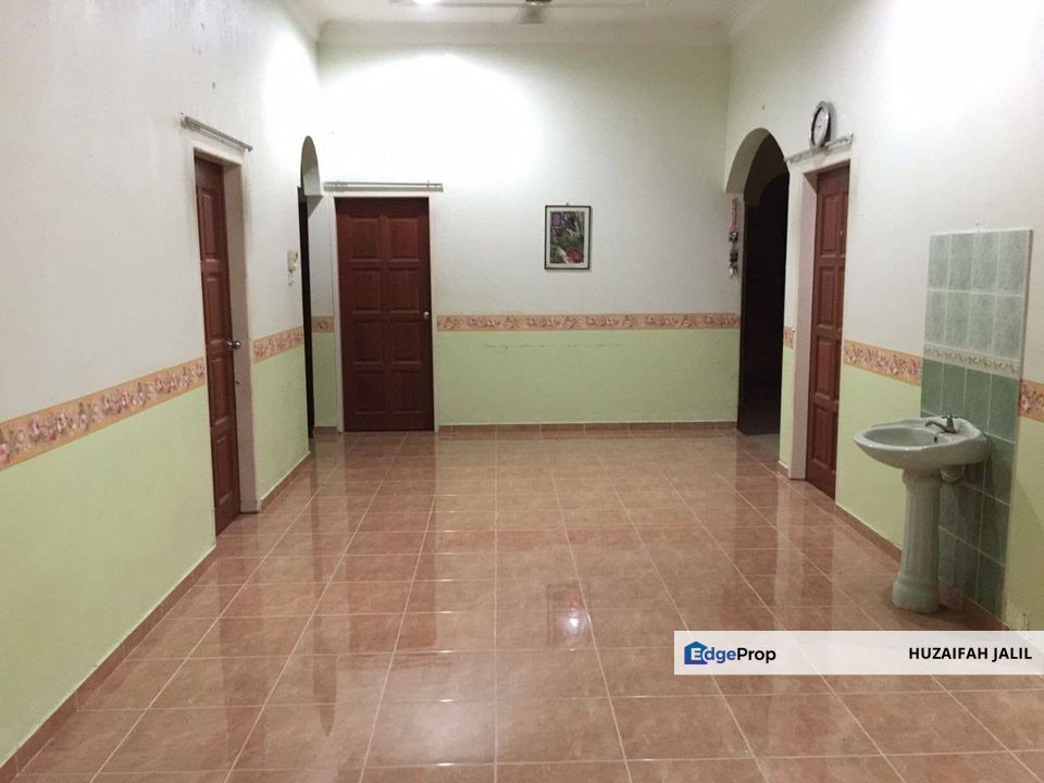 BUNGALOW  NEAR AIRPORT SULTAN ISMAIL PETRA, Kelantan, Kota Bharu