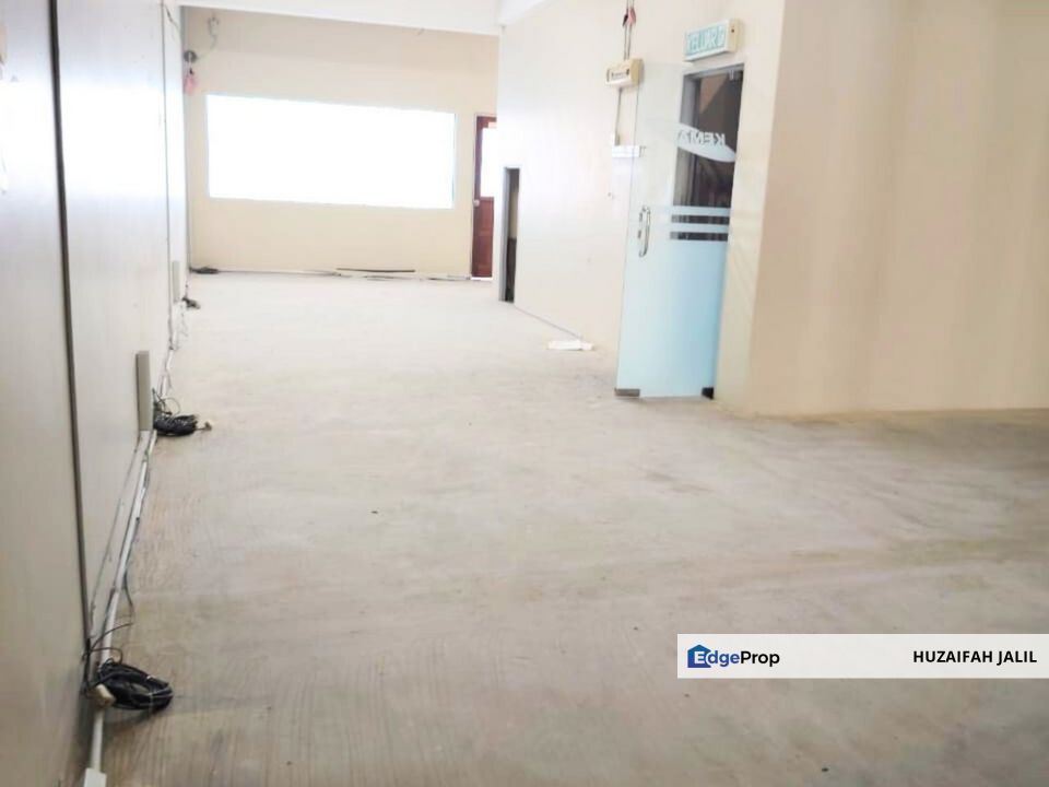 SHOP LOT 3 TINGKAT , PUSAT PERDAGANGAN BANTING, Selangor, Banting