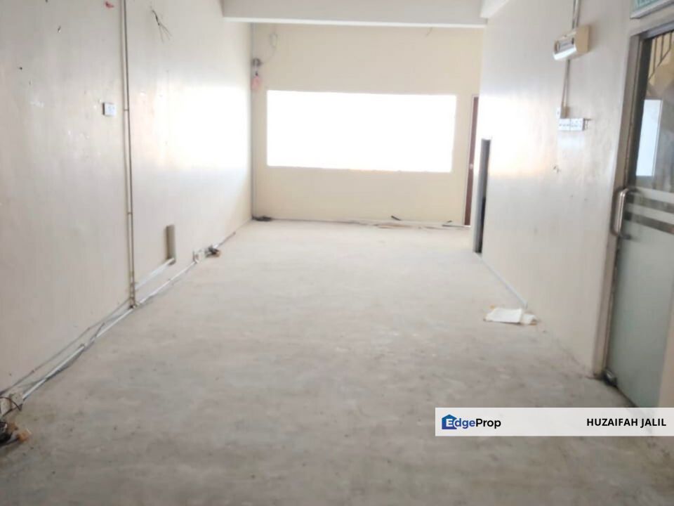 SHOP LOT 3 TINGKAT , PUSAT PERDAGANGAN BANTING, Selangor, Banting
