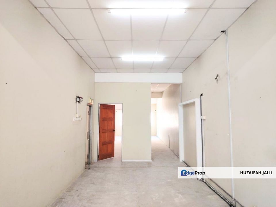 SHOP LOT 3 TINGKAT , PUSAT PERDAGANGAN BANTING, Selangor, Banting