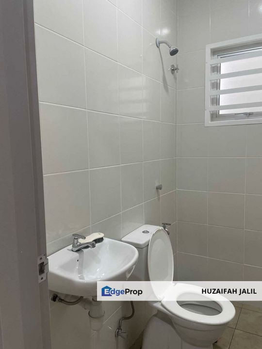 SERENIA AMALIA 1 END LOT (PARTIAL FURNISHED), Selangor, Sepang