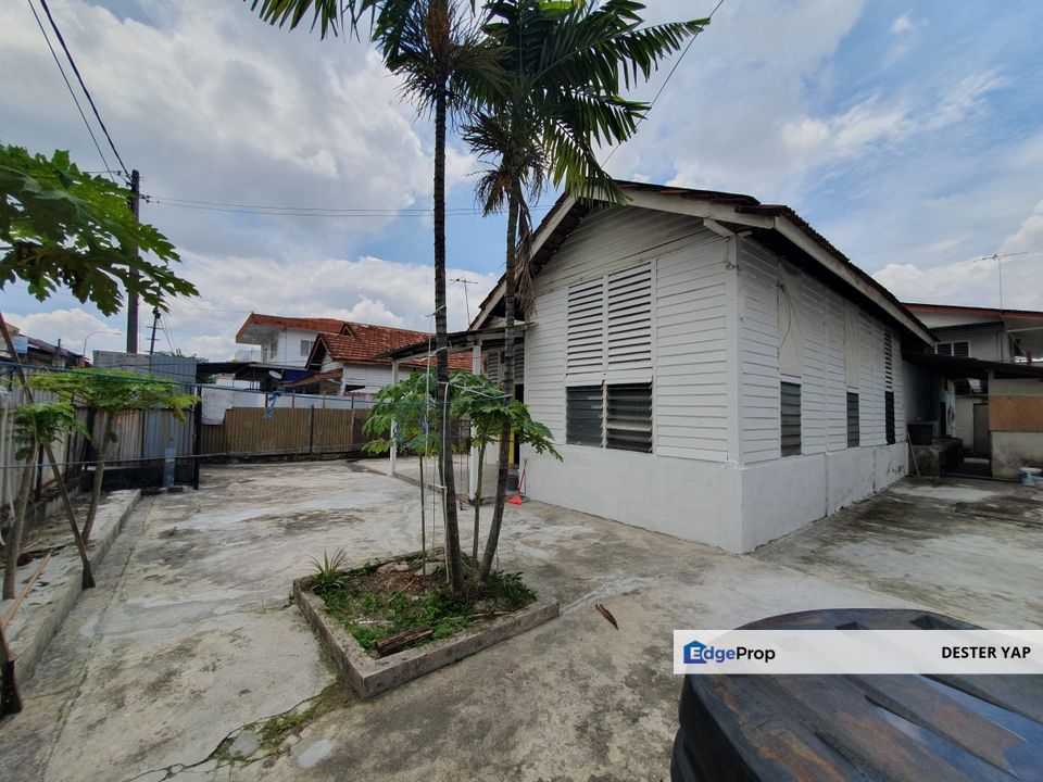 GOOD LOCATION !  VIBRANT AREA ! At commercial area Single storey Bungalow for SALE !, Selangor, Petaling Jaya