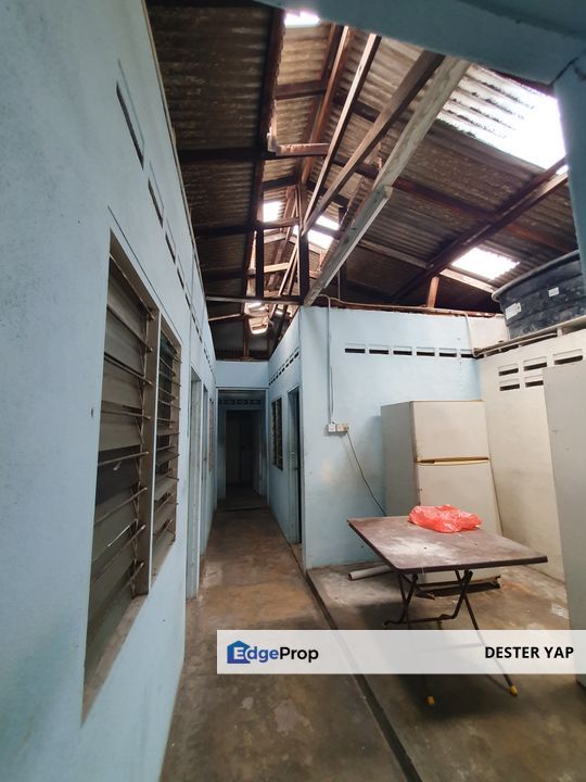 GOOD LOCATION !  VIBRANT AREA ! At commercial area Single storey Bungalow for SALE !, Selangor, Petaling Jaya