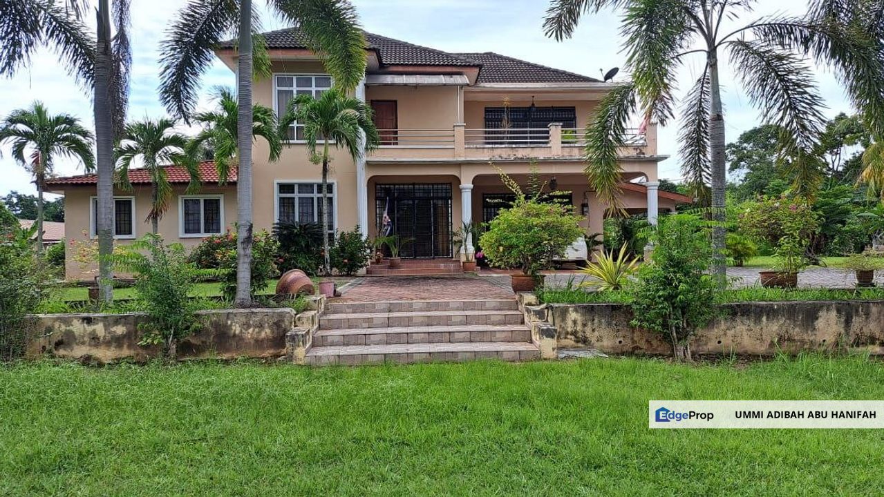 Banglo Dan Dusun Di Kepala Batas, Penang, Bertam