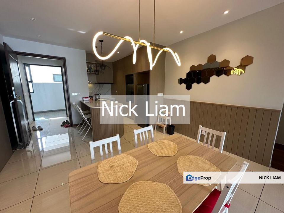 Queens Waterfront Q1 unit For Sale - Renovated and Well Maintain, Penang, Sungai Nibong