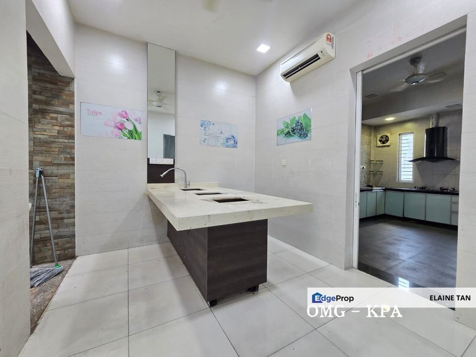 Bandar Bukit Raja - Derola 2.5 Storey Terrace House For Sale, Selangor, Klang