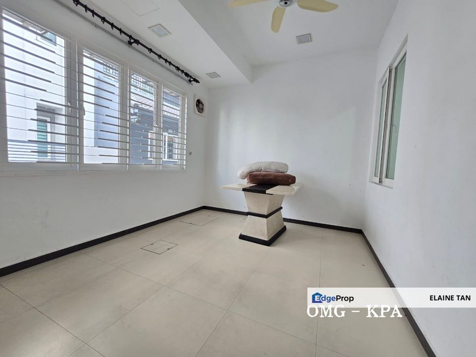 Bandar Bukit Raja - Derola 2.5 Storey Terrace House For Sale, Selangor, Klang
