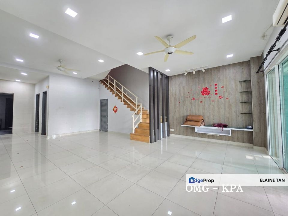 Bandar Bukit Raja - Derola 2.5 Storey Terrace House For Sale, Selangor, Klang