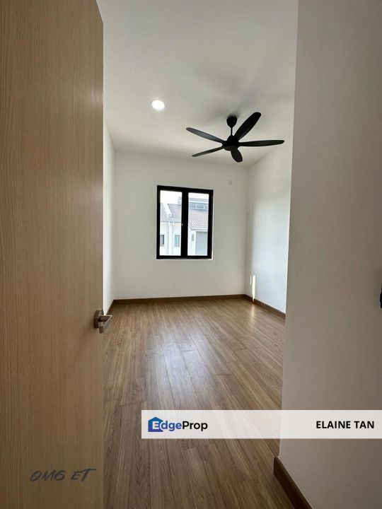 Taman Kyra Bandar Bukit Raja Double Storey End Lot For Sale, Selangor, Klang