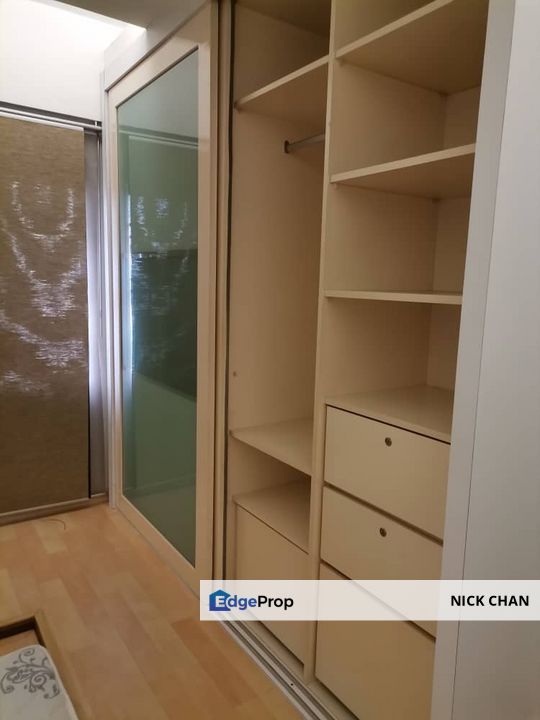 Spacious and well-maintained 3-bedroom unit suitable for families or working professionals., Selangor, Petaling Jaya