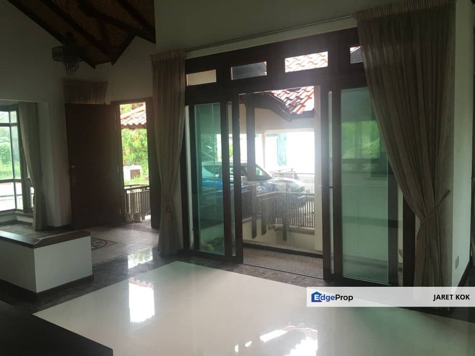 Bukit Gita Bayu, Seri Kembangan 2-Storey Bungalow Partially Furnished For Sale Big Garden, Selangor, Seri Kembangan