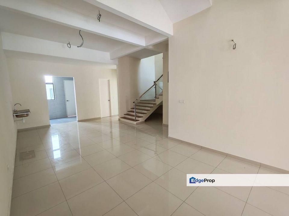 Melaka Ayer Keroh Taman Ozana Residence Gated Guarded 2.5 Storey Below Bank Value, Melaka, Ayer Keroh