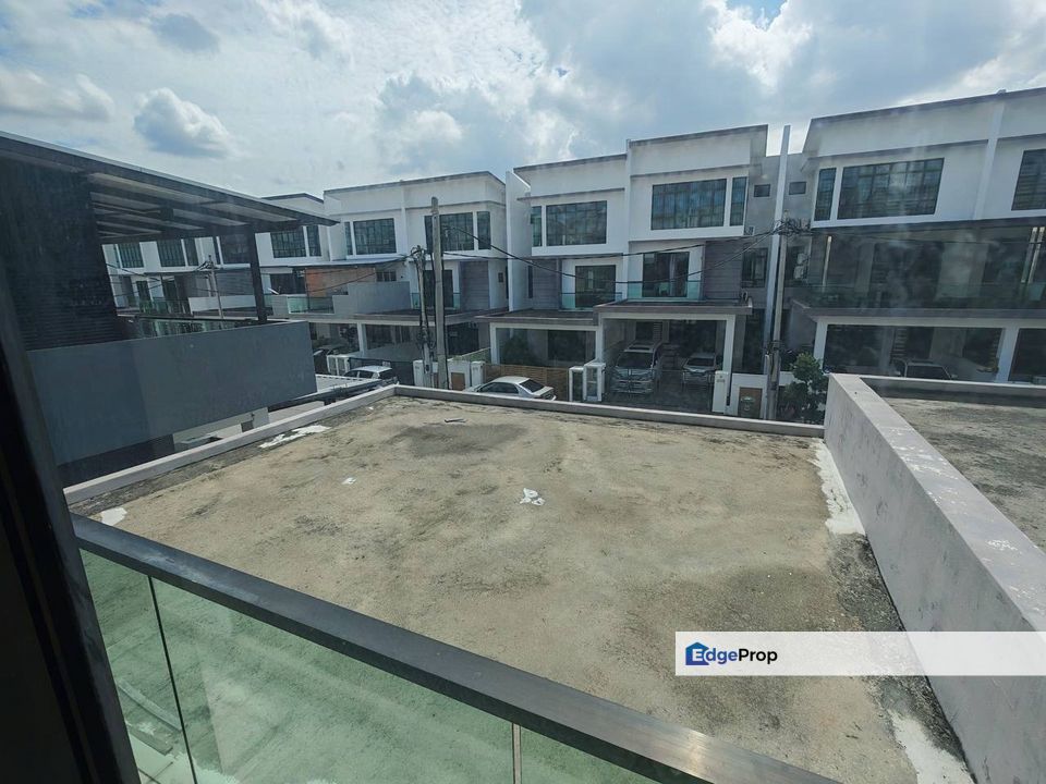 Melaka Ayer Keroh Taman Ozana Residence Gated Guarded 2.5 Storey Below Bank Value, Melaka, Ayer Keroh