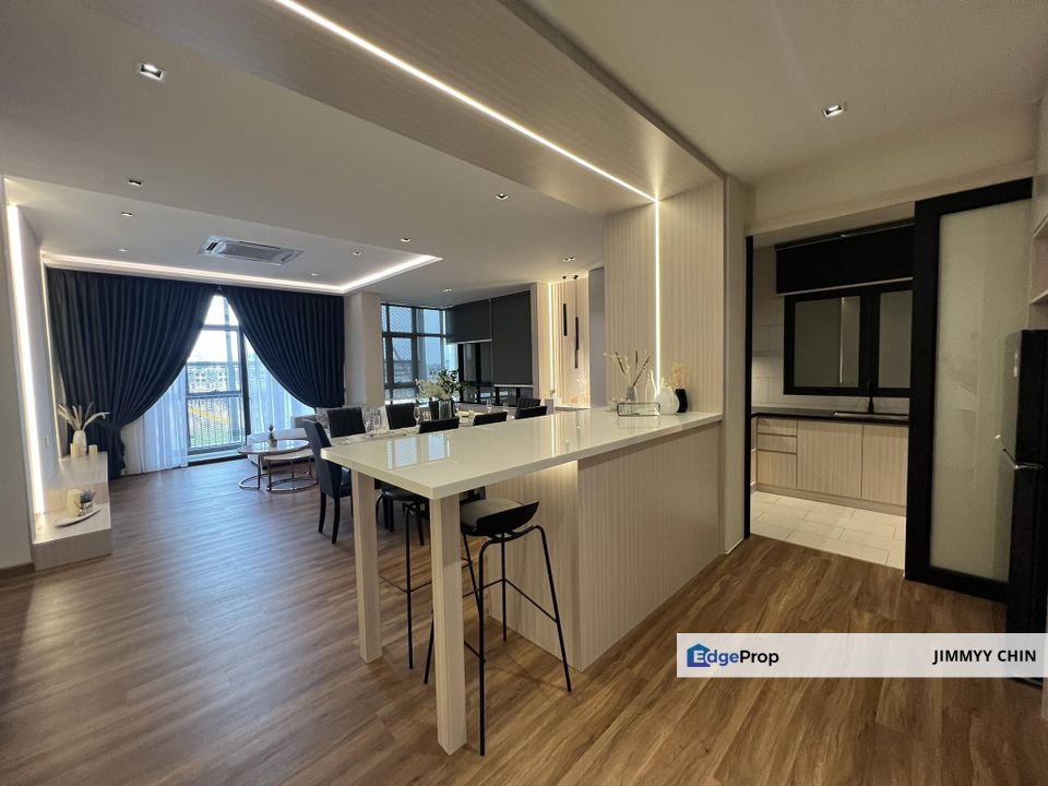 Very Cheap/ Northbank/ Corliss Residence/ Biggest size 3 bedroom/ 1410 sqft, Sarawak, Kuching