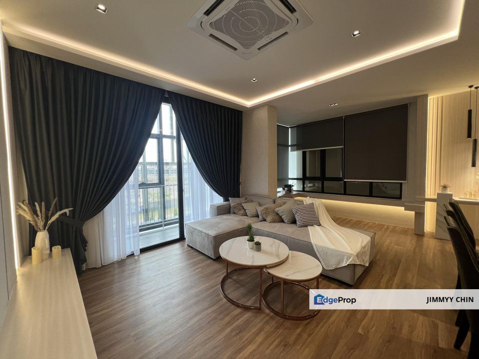 Very Cheap/ Northbank/ Corliss Residence/ Biggest size 3 bedroom/ 1410 sqft, Sarawak, Kuching