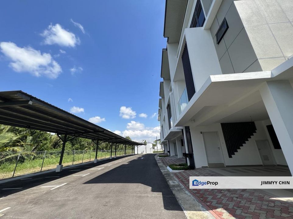 Very Cheap/ Alyvia residence/ Townhouse/ Upper unit/ 4 bedroom/ 1582 sqft, Sarawak, Kuching