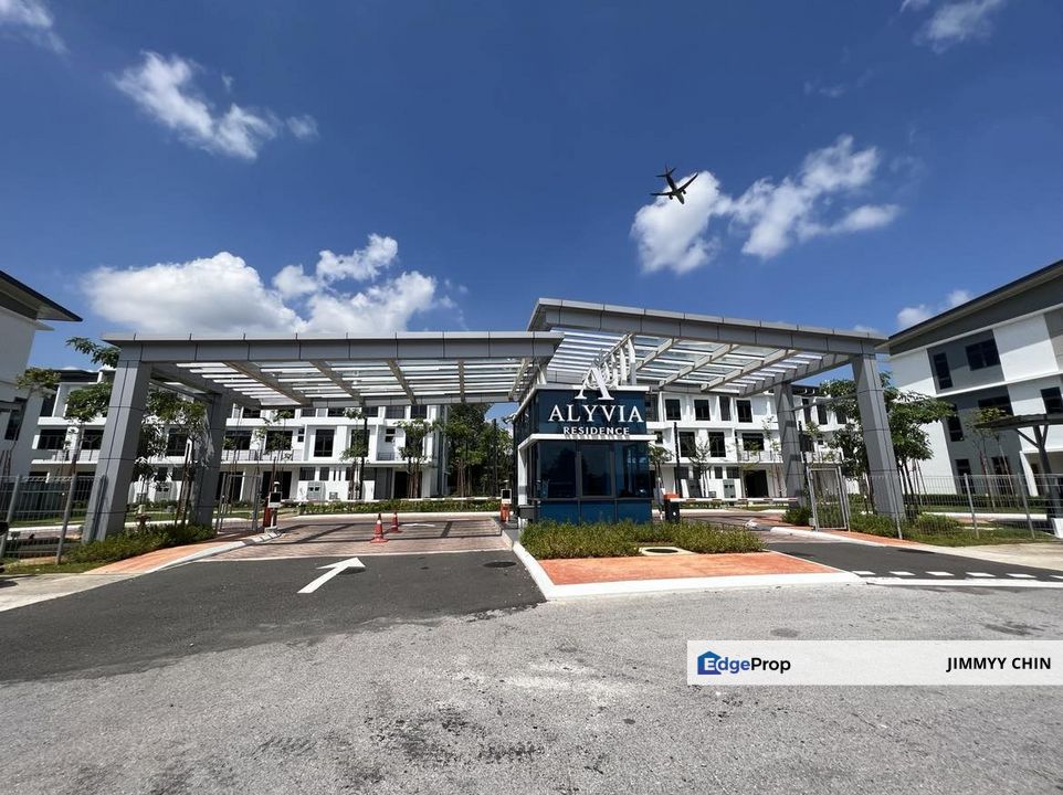 Very Cheap/ Alyvia residence/ Townhouse/ Upper unit/ 4 bedroom/ 1582 sqft, Sarawak, Kuching