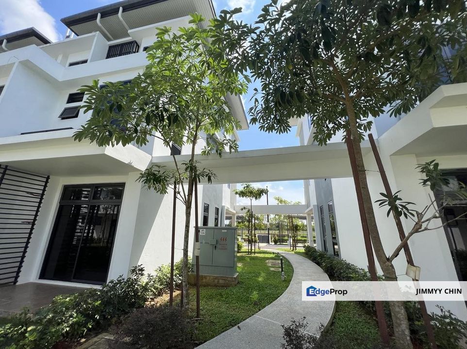 Very Cheap/ Alyvia residence/ Townhouse/ Upper unit/ 4 bedroom/ 1582 sqft, Sarawak, Kuching