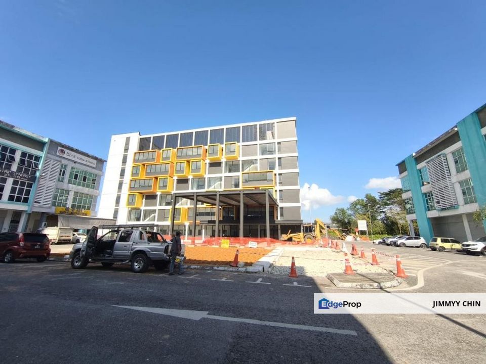 Super Cheap/ Tt3 plaza/ New 3 storey shoplot/ near Fame college/ 3301 sqft, Sarawak, Kuching