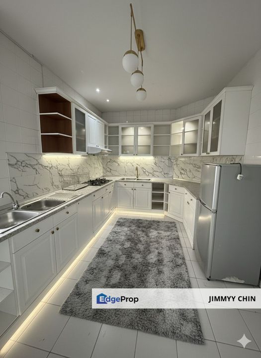 Cheap/ Kasuma Resort/ 3 bedroom/ 1425 sqft/ Petra jaya/ good unit, Sarawak, Kuching