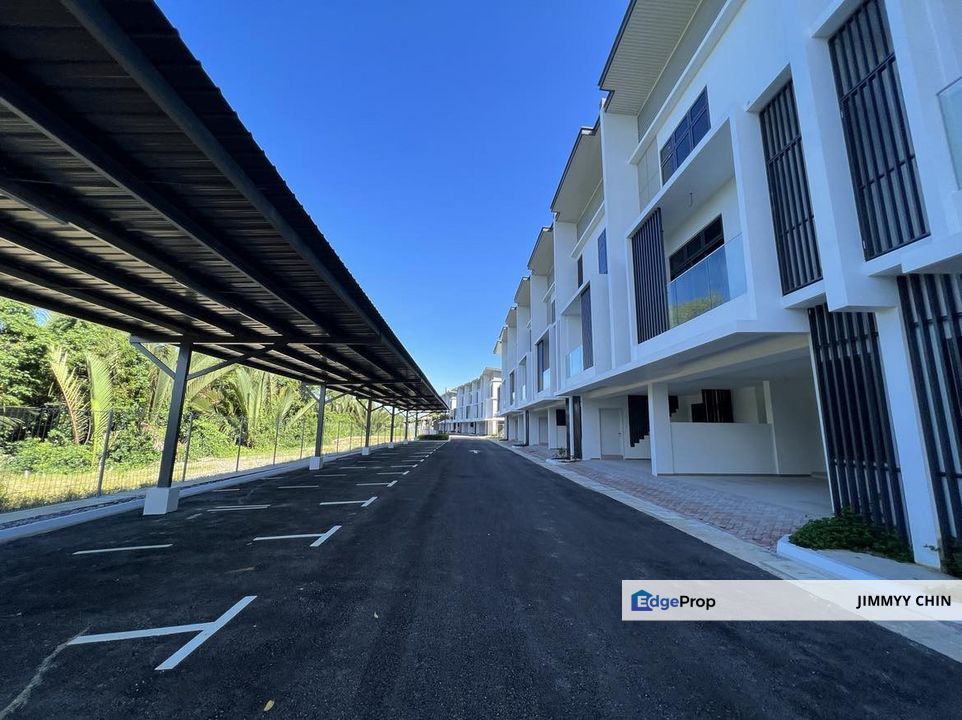 Cheap/ Alyvia premium / upper unit/ 1875 sqft/ face sarawak river/ nice view, Sarawak, Kuching