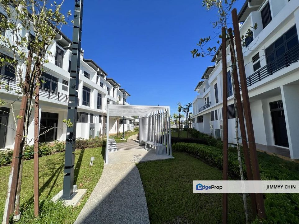 Cheap/ Alyvia premium / upper unit/ 1875 sqft/ face sarawak river/ nice view, Sarawak, Kuching