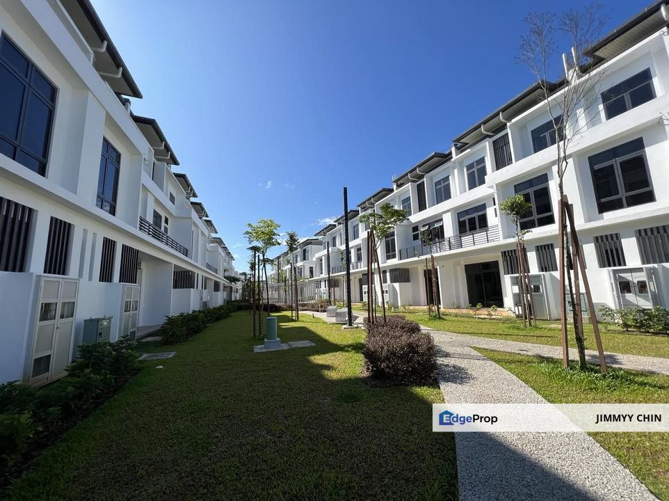 Cheap/ Alyvia premium / upper unit/ 1875 sqft/ face sarawak river/ nice view, Sarawak, Kuching