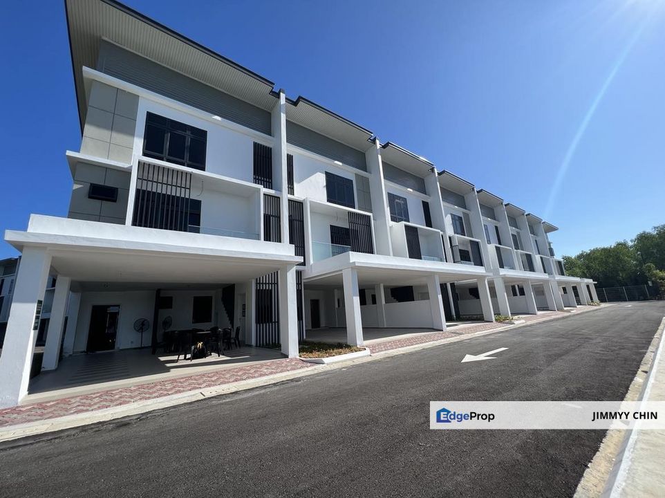Cheap/ Alyvia premium / upper unit/ 1875 sqft/ face sarawak river/ nice view, Sarawak, Kuching