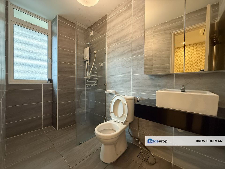 Renovated 3 BR 3 Bath KSL Residence @ Daya Full Loan Cash Out, Johor, Johor Bahru