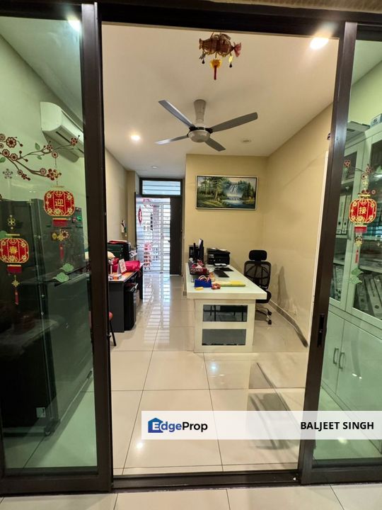 ENDLOT 3 STOREY SUPERLINK WITH HUGE BUILT-UP, Selangor, Shah Alam