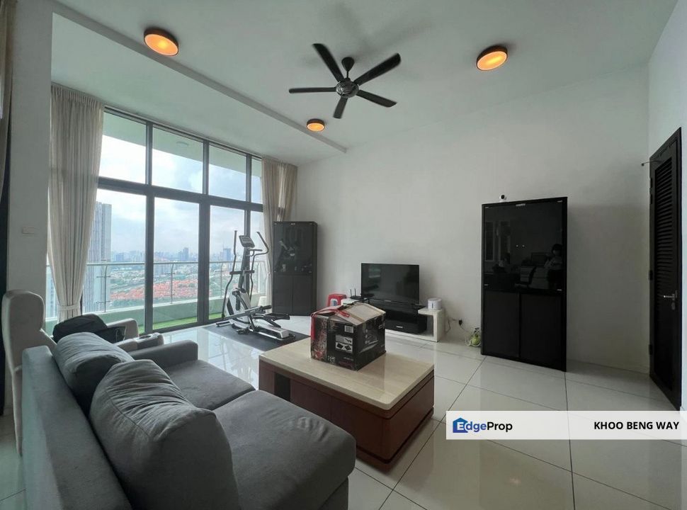 Well Maintained Family Size Layout. Golf View on a Mid High Floor, Selangor, Tropicana