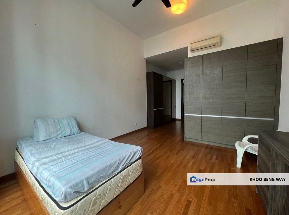 Well Maintained Family Size Layout. Golf View on a Mid High Floor, Selangor, Tropicana