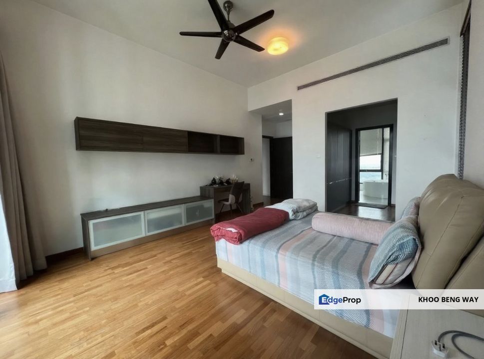 Well Maintained Family Size Layout. Golf View on a Mid High Floor, Selangor, Tropicana