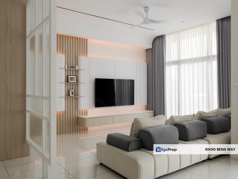 Rare 5 Car Parks! Beautifully Renovated Family Size Layout. Golf View on a High Floor, Selangor, Tropicana