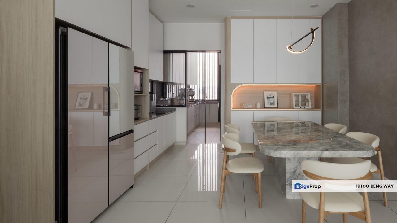 Rare 5 Car Parks! Beautifully Renovated Family Size Layout. Golf View on a High Floor, Selangor, Tropicana