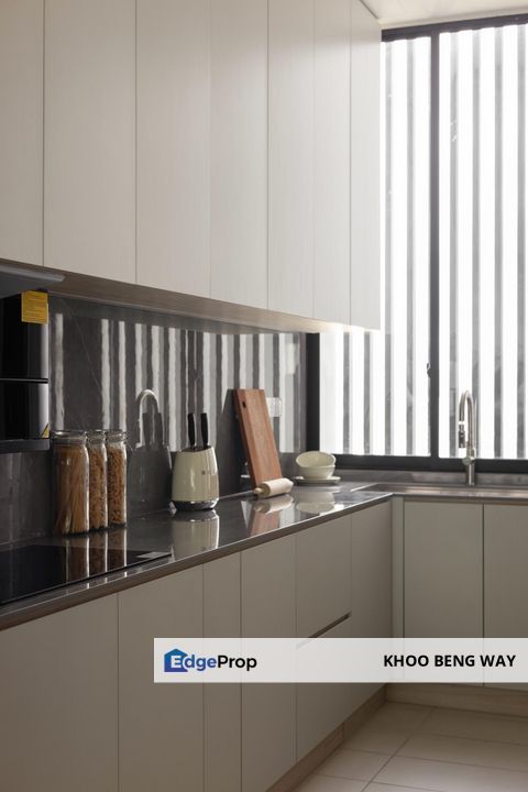 Rare 5 Car Parks! Beautifully Renovated Family Size Layout. Golf View on a High Floor, Selangor, Tropicana