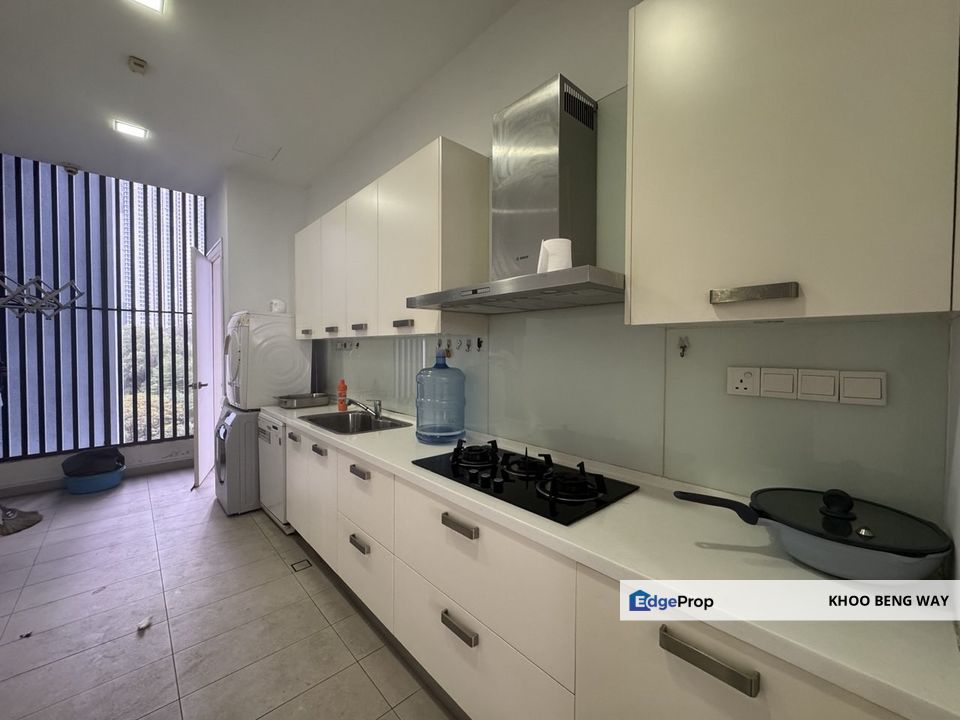 Big Size Well Maintained Unit Available for Sale, Selangor, Tropicana