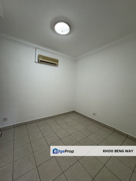 Quiet Corner Unit with 3 Bedrooms Available at a Great Price!, Selangor, Petaling Jaya