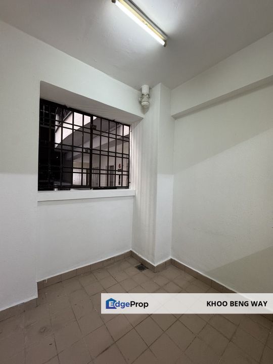 Quiet Corner Unit with 3 Bedrooms Available at a Great Price!, Selangor, Petaling Jaya
