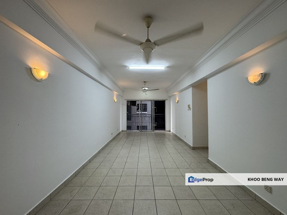 Quiet Corner Unit with 3 Bedrooms Available at a Great Price!, Selangor, Petaling Jaya