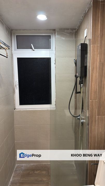 Mid-High Floor Partial Furnished Unit Facing Facilities, Selangor, Petaling Jaya