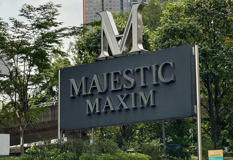 Majestic Maxim